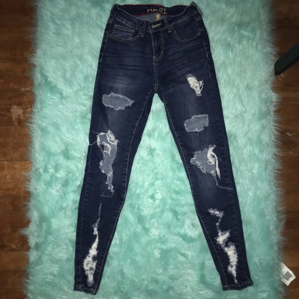 ❌SOLD❌ Ripped Jeans